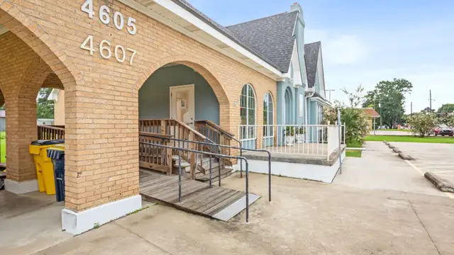 4605 N University Ave thumbnail 2