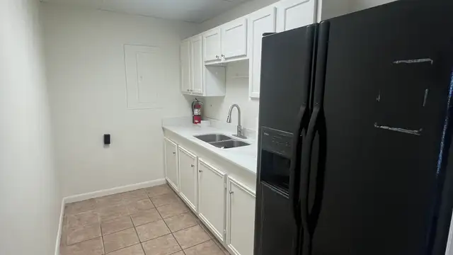 284 N Post Oak Rd thumbnail 4