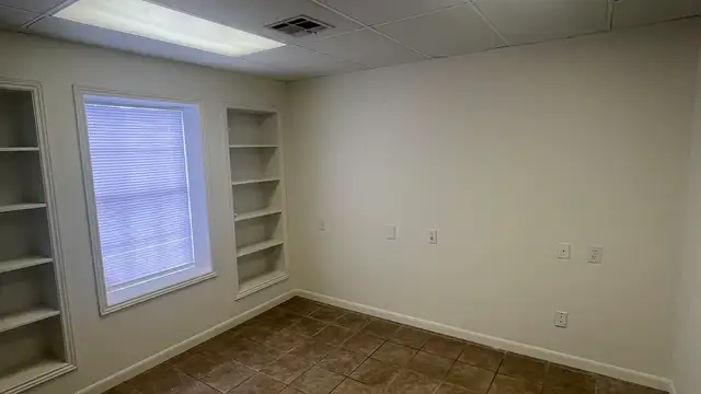 284 N Post Oak Rd thumbnail 2