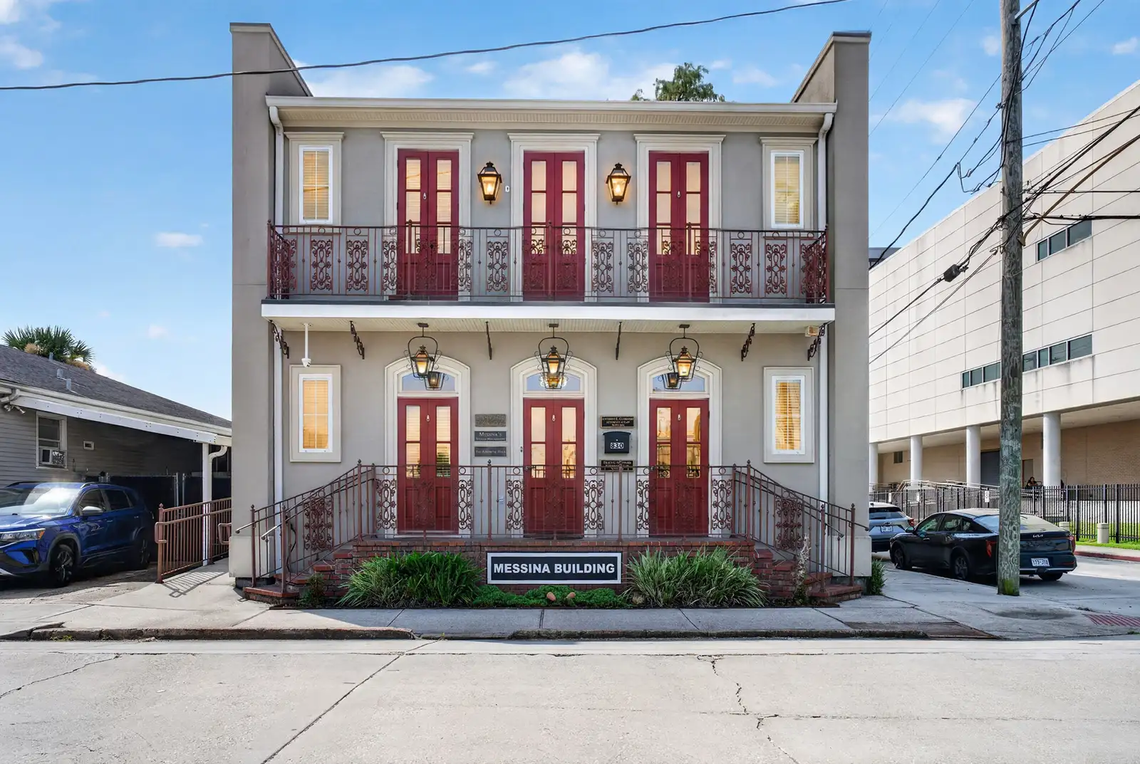 Upper unit - 830 3rd St