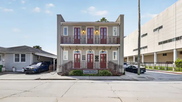 Upper unit - 830 3rd St thumbnail 2
