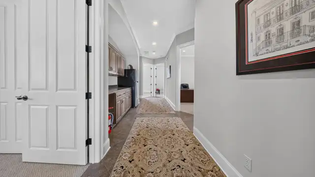 Upper unit - 830 3rd St thumbnail 3