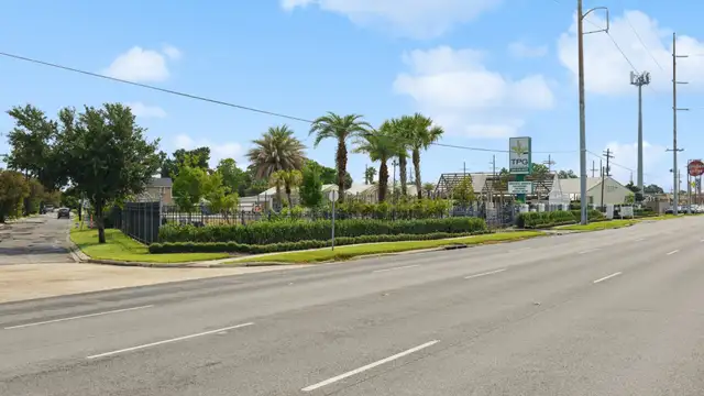9415 Airline Hwy thumbnail 3