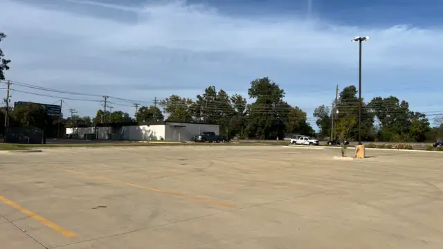 Renovated Multi-Use Retail on Barksdale Blvd. thumbnail 2