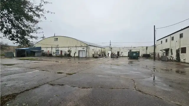 2314 Airline Dr thumbnail 2