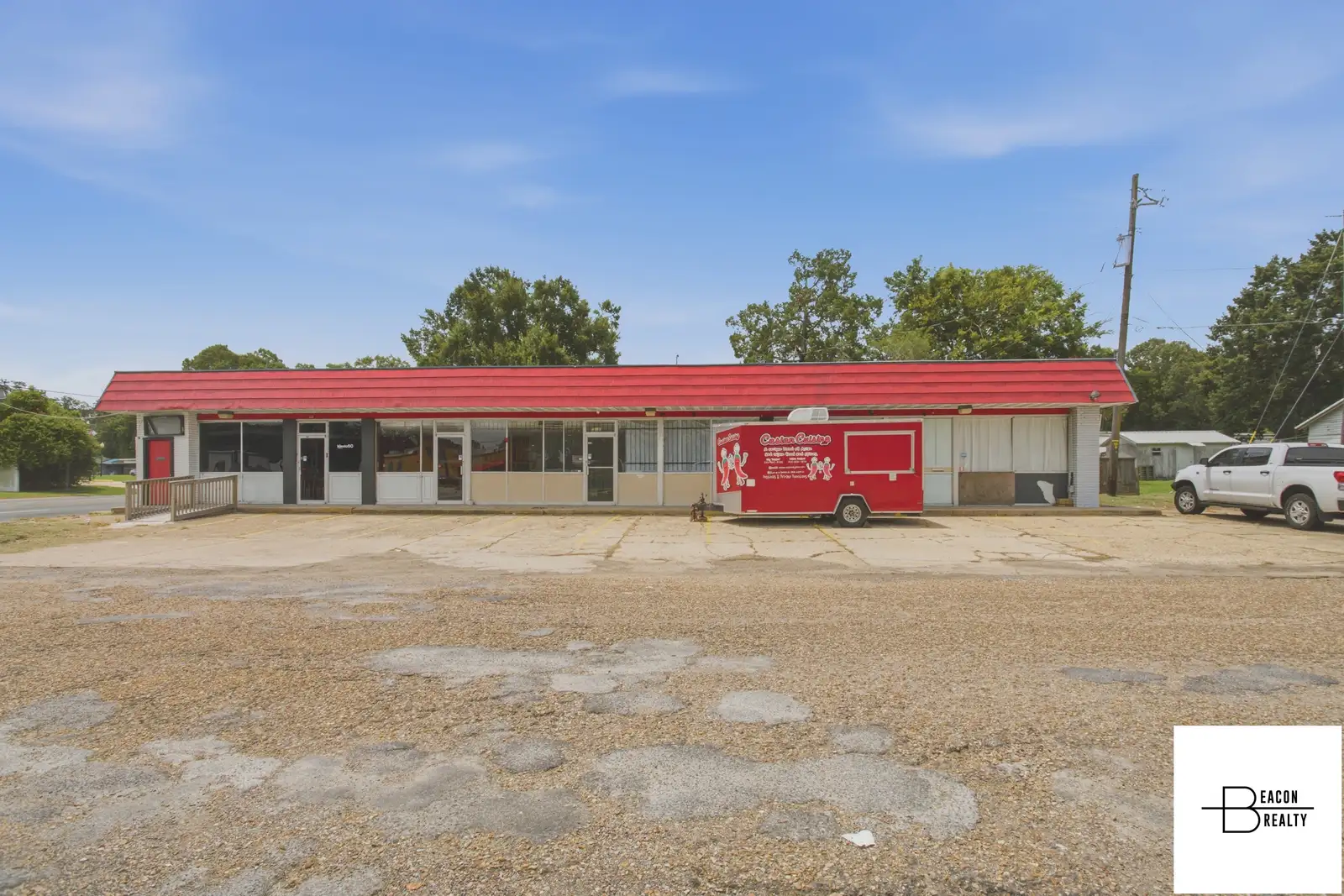 228 E Leonard Ave