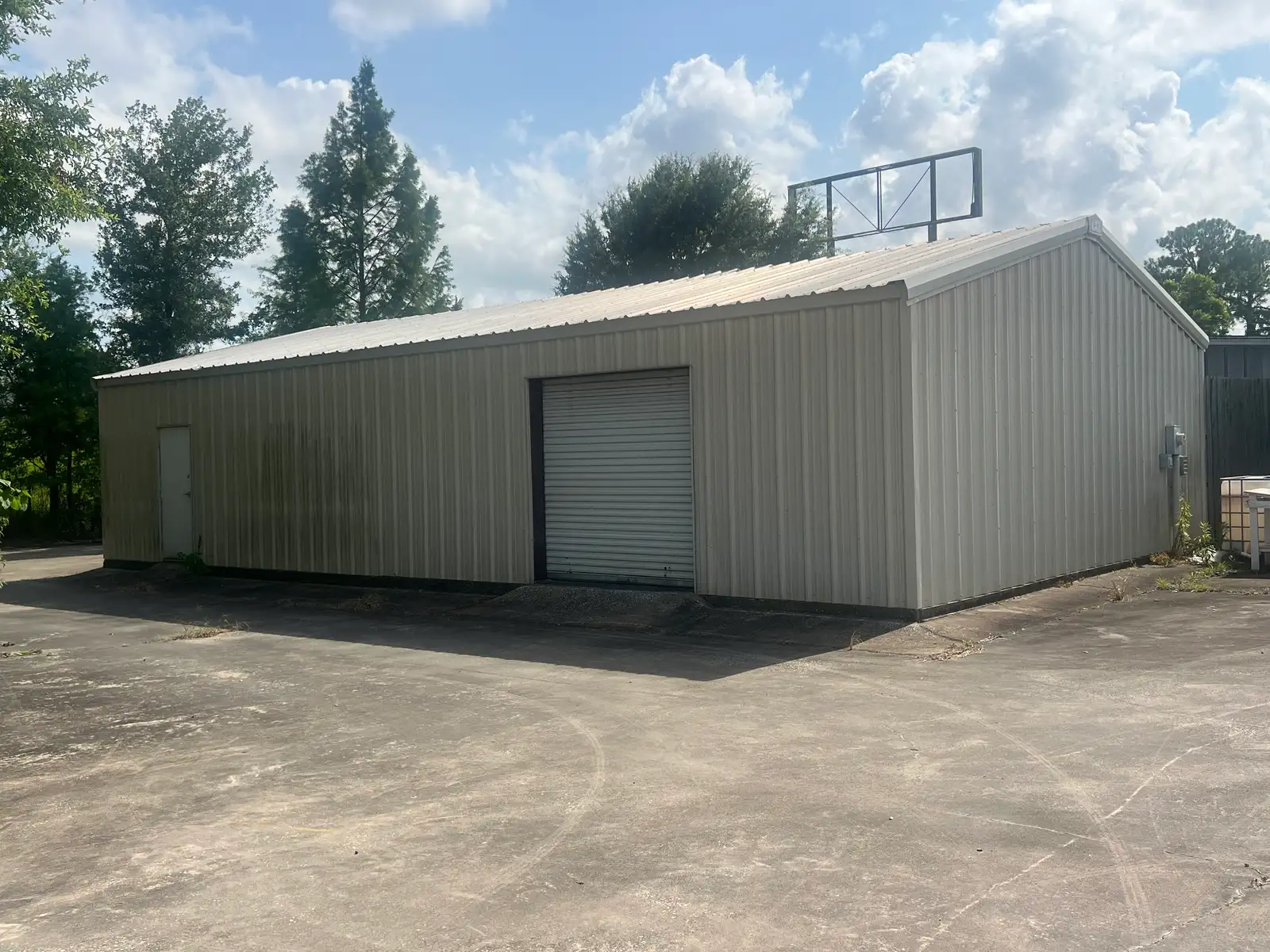 622 (B) E Prien Lake Rd