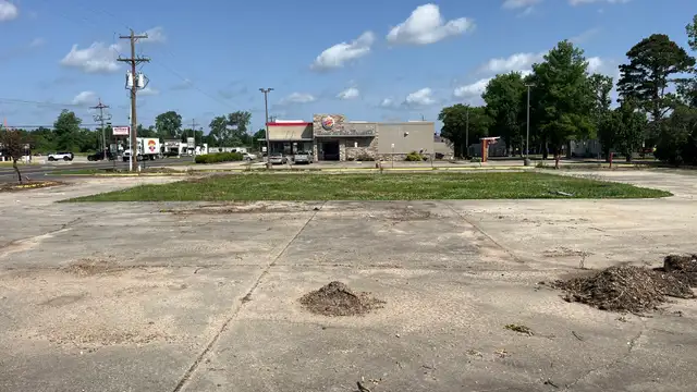 222 Hospital Rd thumbnail 3