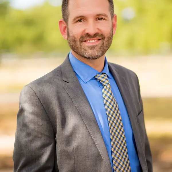 Broker Photo