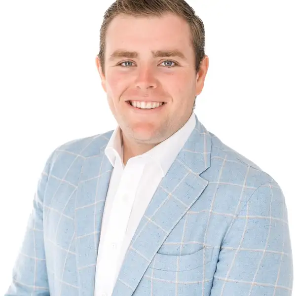 Broker Photo
