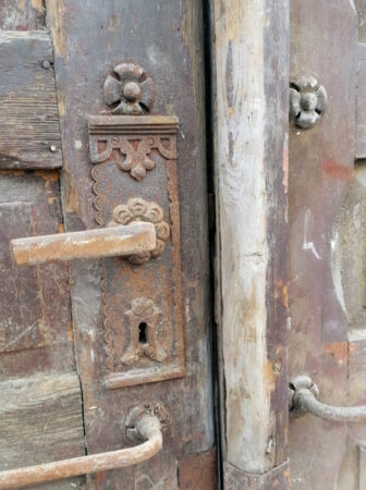 Antikes Portal Haus Eingangs Tor Tür historisch Rahmen 2 flügelig Gründerzeit alte Post