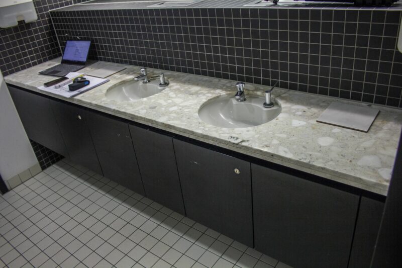 Doppel-Waschtisch WC mit Unterschränken, Waschbecken, Waschtisch, Natursteinwaschtisch, Naturstein (inkl. Ausbau)
