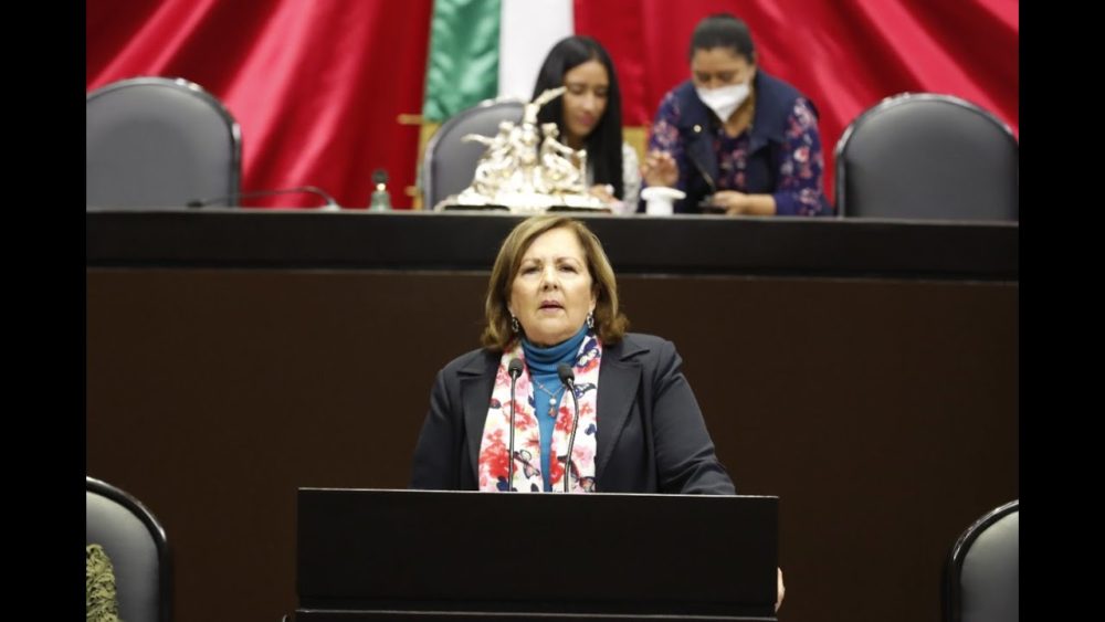Ana Tere, los rebasó por la derecha