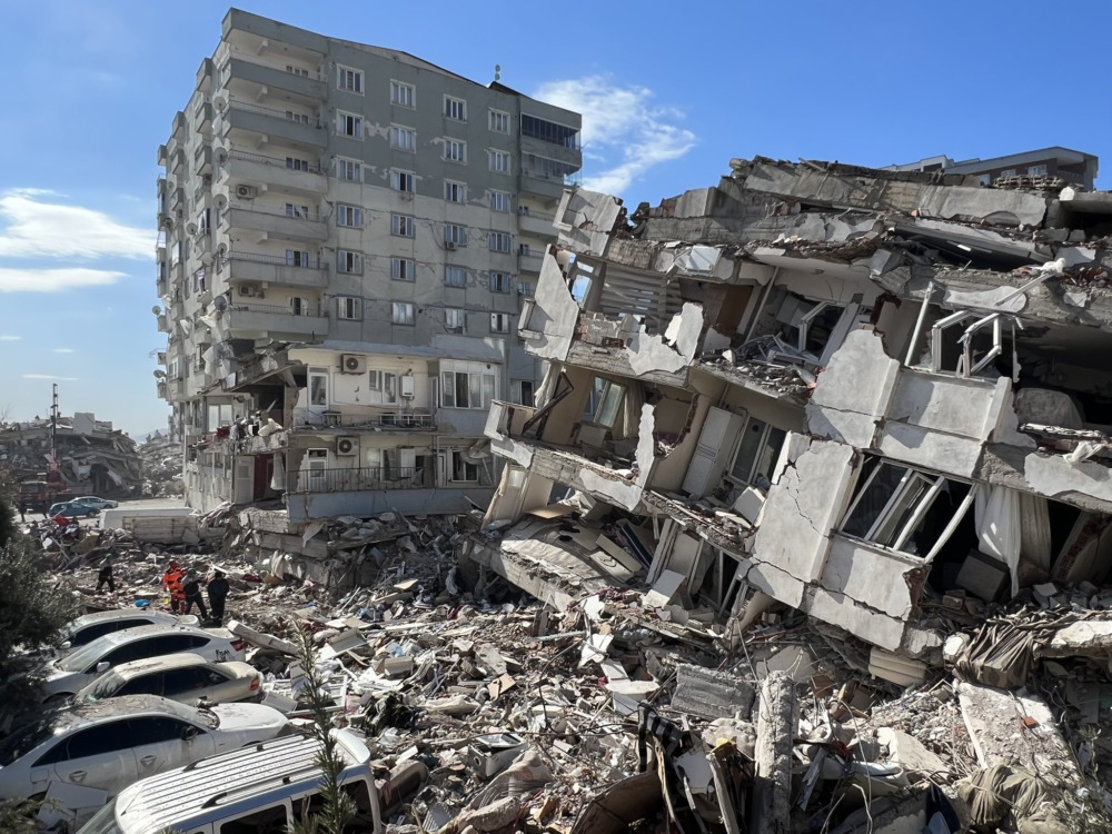 Expertos revelan que muchos edificios en Turquía no cumplían con los estándares antisísmicos