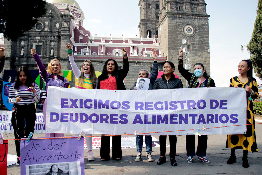 tendedero-de-denuncia-de-deudores-alimentarios-zocalo-de-puebla