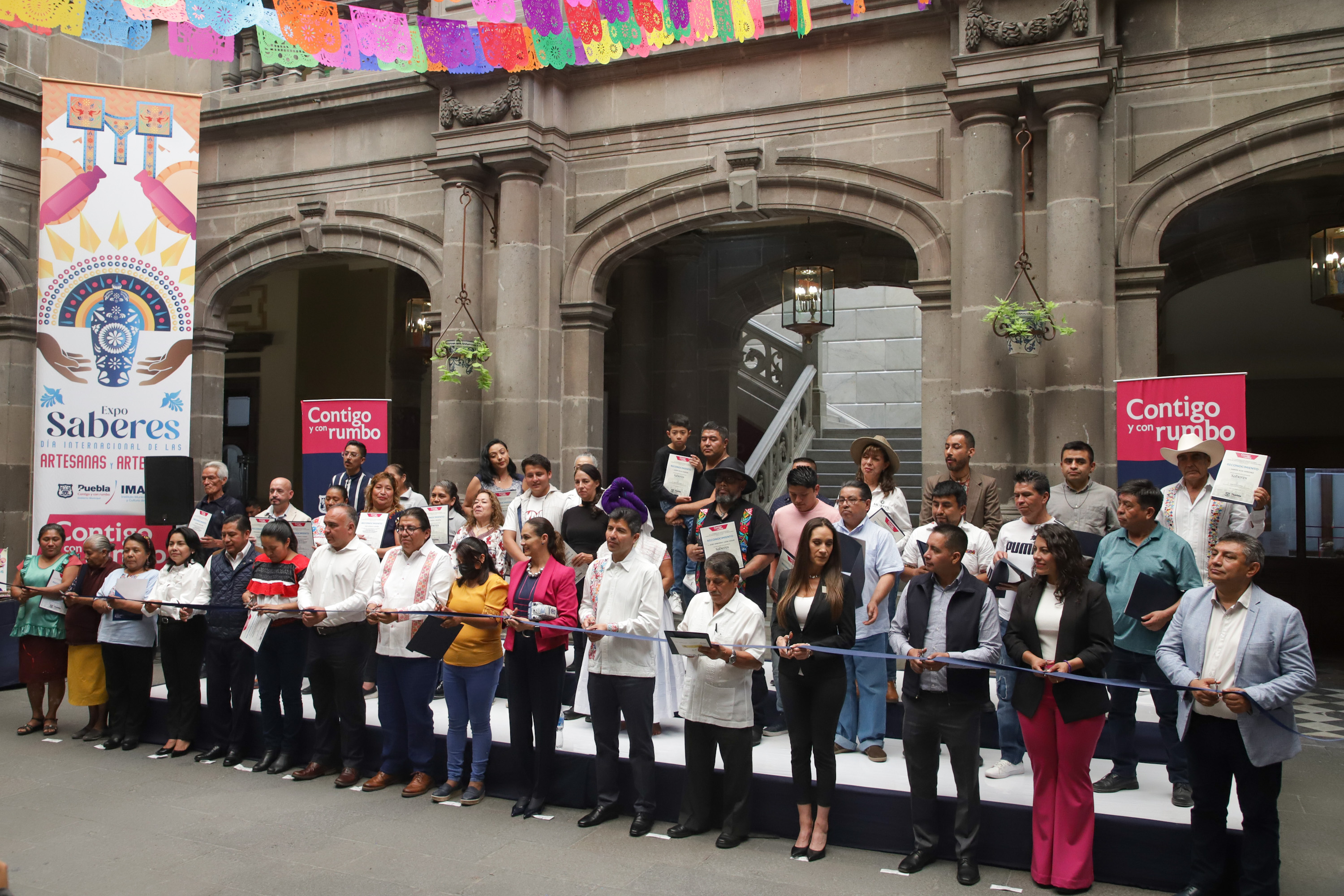Ayuntamiento de Puebla reconoce a artesanos