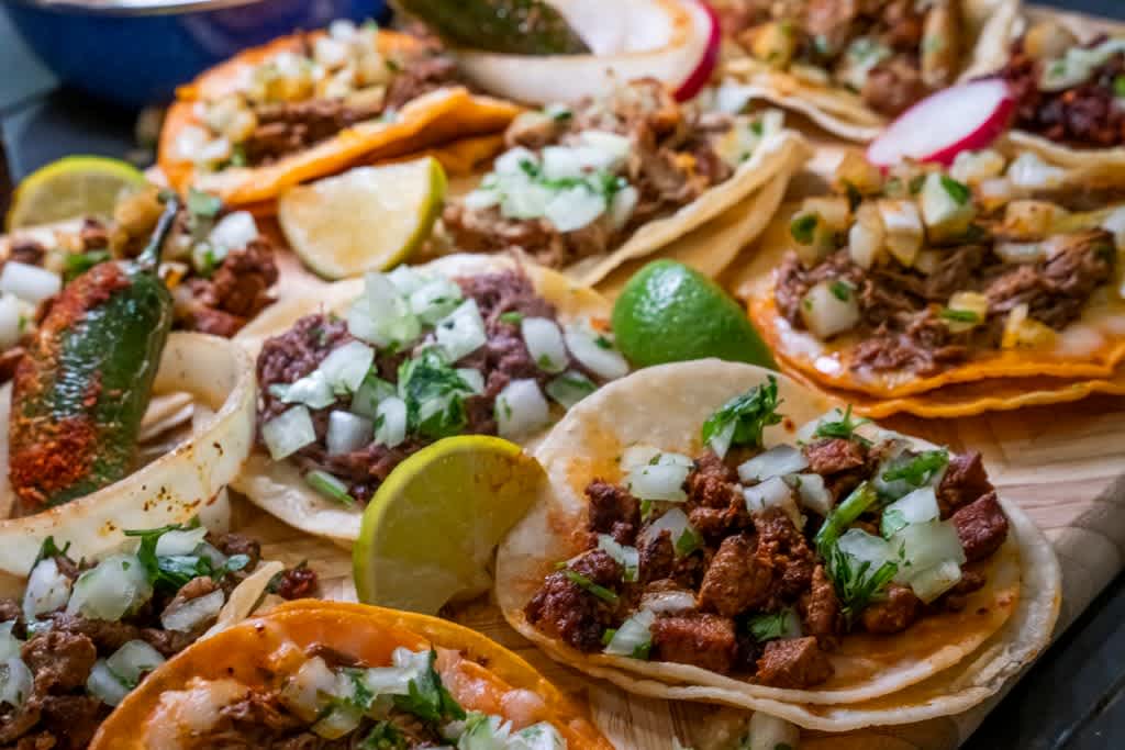 Día del taco. Volaron sillas y mesas estas taquerías son