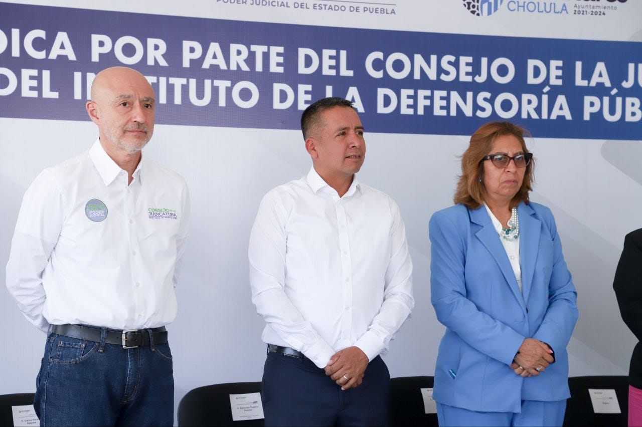 Reciben asesoría jurídica gratuita vecinos y vecinas de la delegación Atlixcáyotl