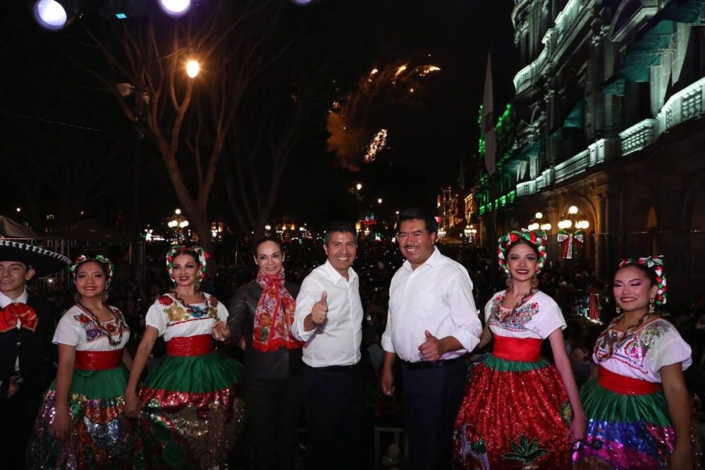 ayuntamiento-puebla-encendido-luces-fiestas-patrias