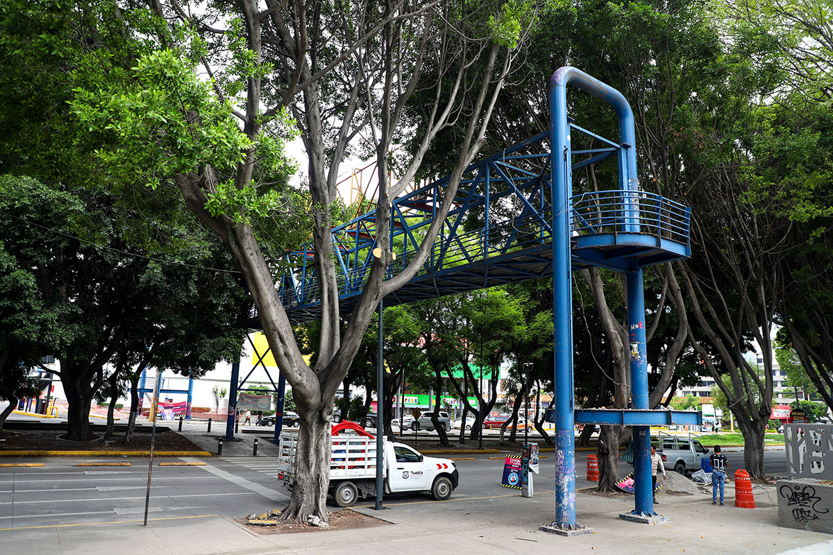 puente-peatonal-plaza-dorada-desmantelamiento