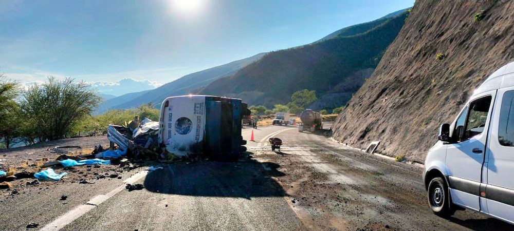 accidente-volcadura-bus-cuacnopalan-oaxaca