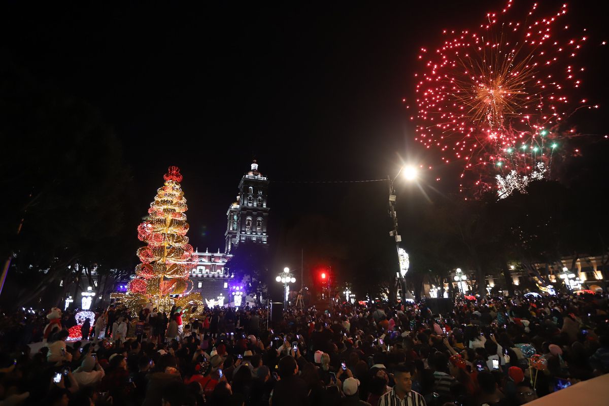 ayuntamiento-puebla-encendido-arbol-navidad