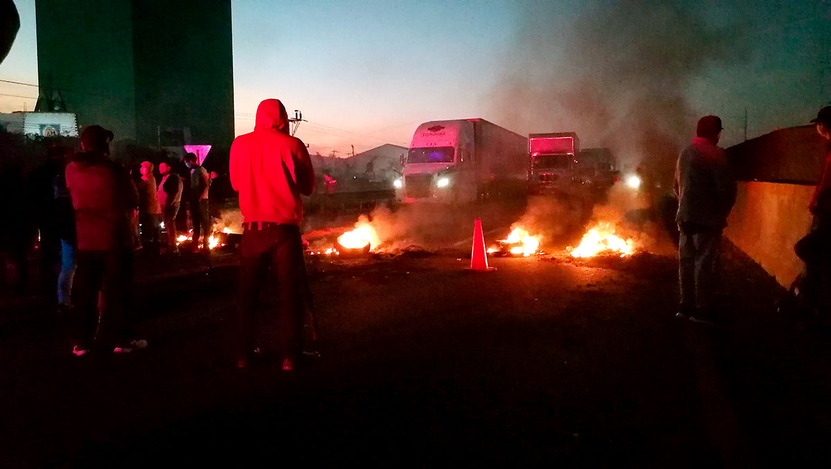 bloqueo-autopista-mexico-puebla-santa-ana-xalmimilulco