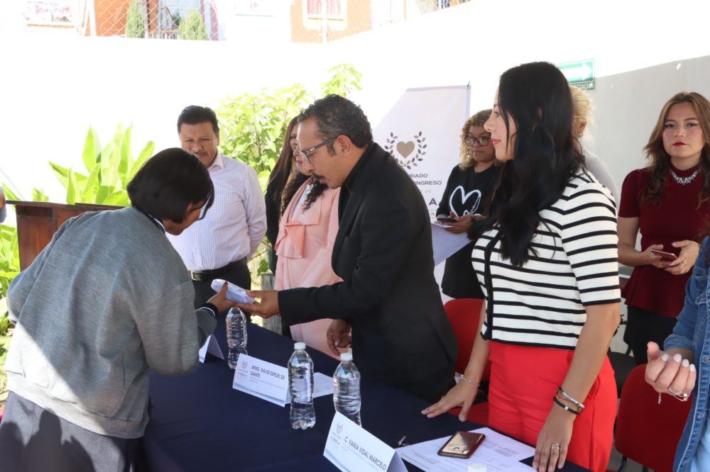 voluntariado-congreso-puebla-entrega-lentes-coronango