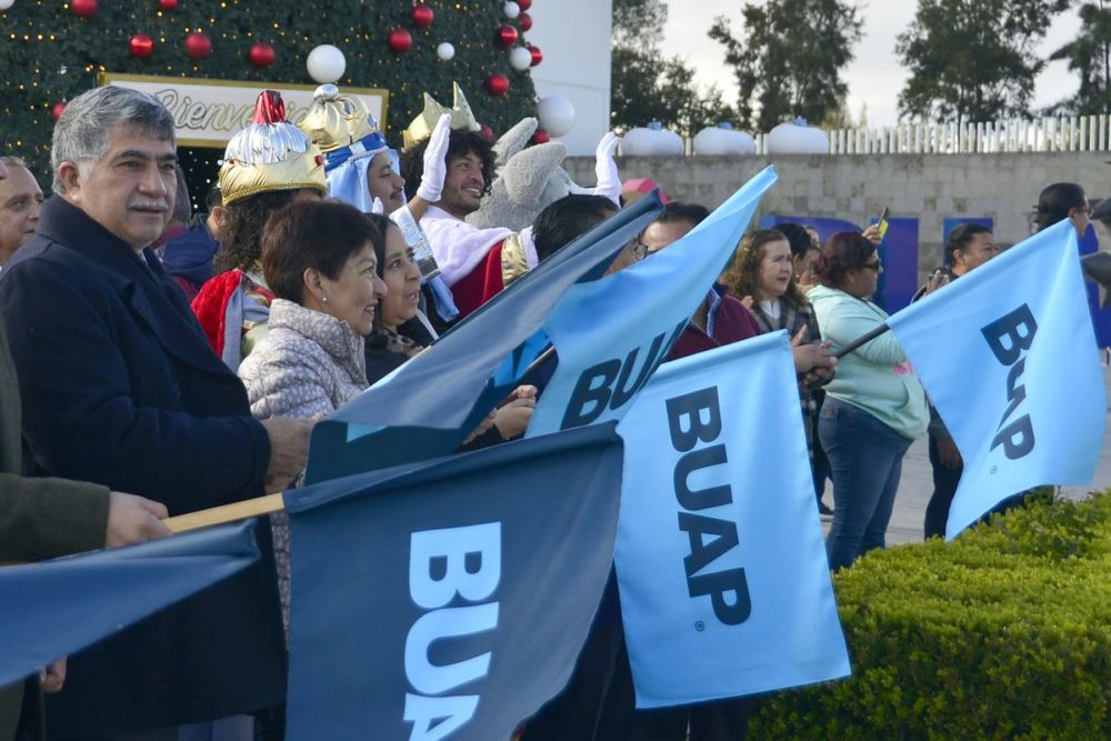 buap-entrega-juguetes-reyes-magos