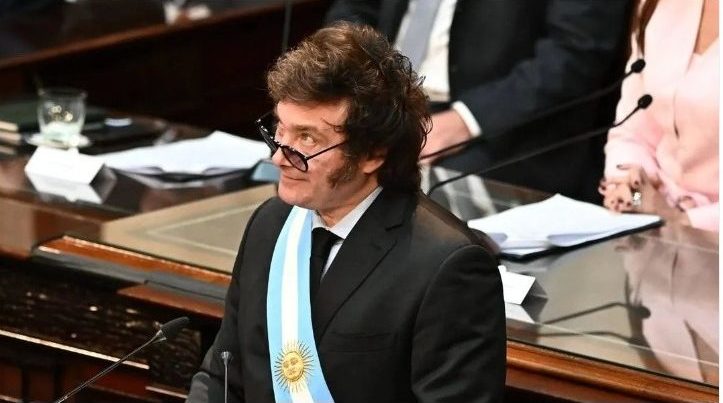 Javier Milei califica a López Obrador de ignorante