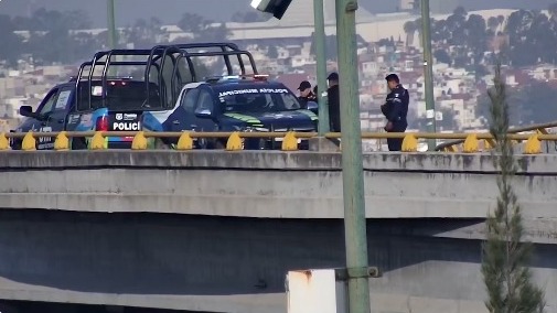 Guatemalteco intentó lanzarse de un puente, fue persuadido por la policía