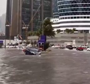  Tormenta azota a los Emiratos Árabes y países vecinos