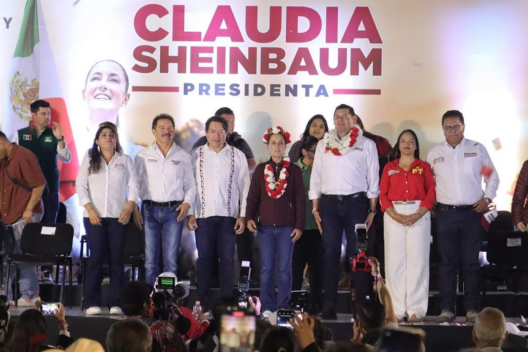 Diferencias entre los candidatos de la 4T causa tensión en el mitin de Sheinbaum en Huauchinango