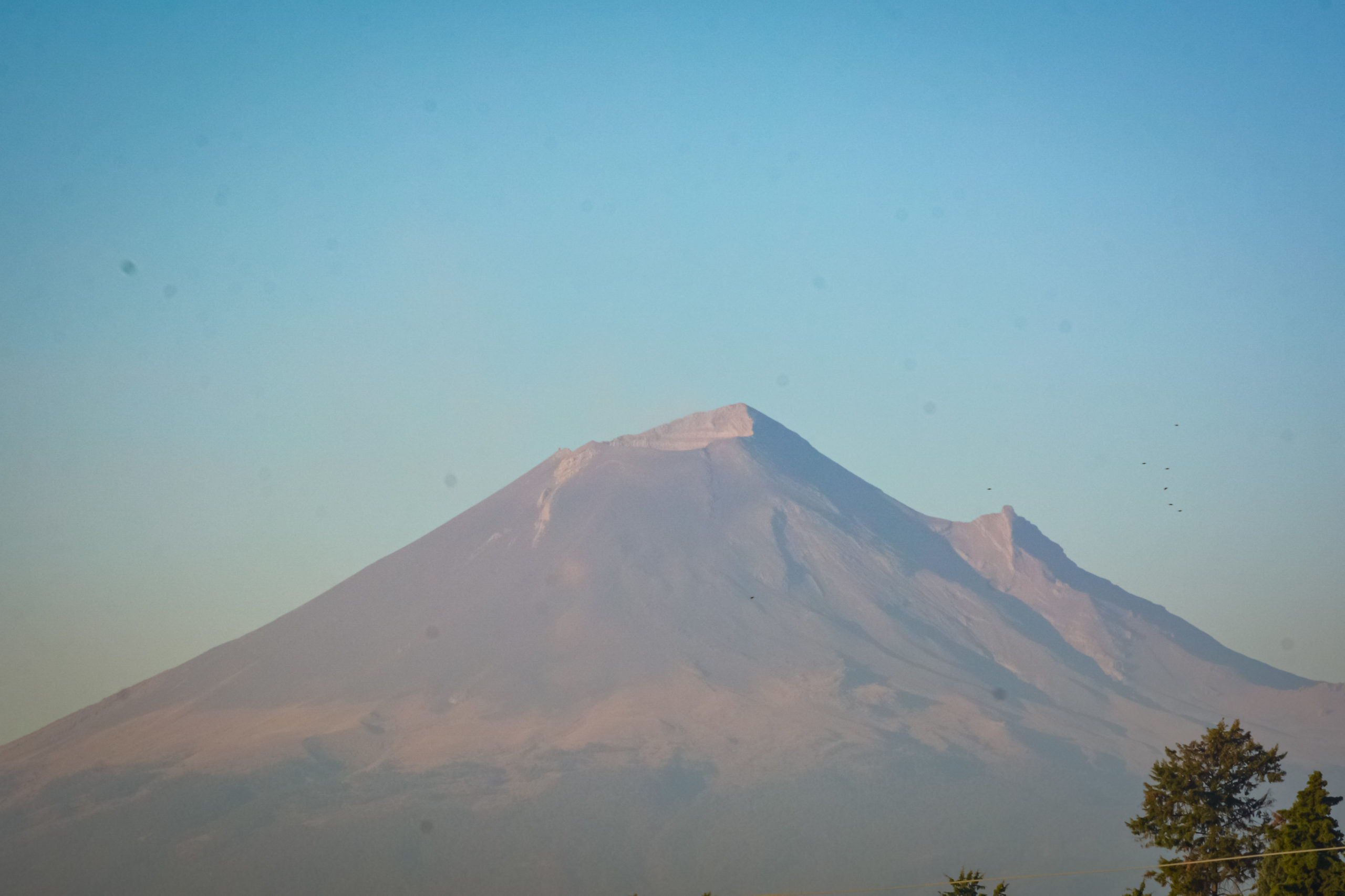 Informe sobre la calidad del aire y actividad del volcán Popocatépetl en Puebla