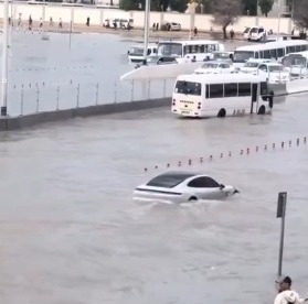 Inundaciones históricas en Dubái por lluvias récord