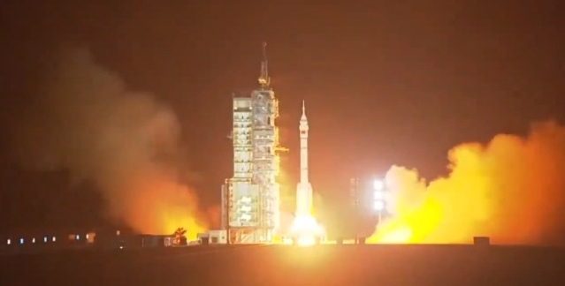 Éxito de la Shenzhou-18: astronautas chinos llegan a estación espacial