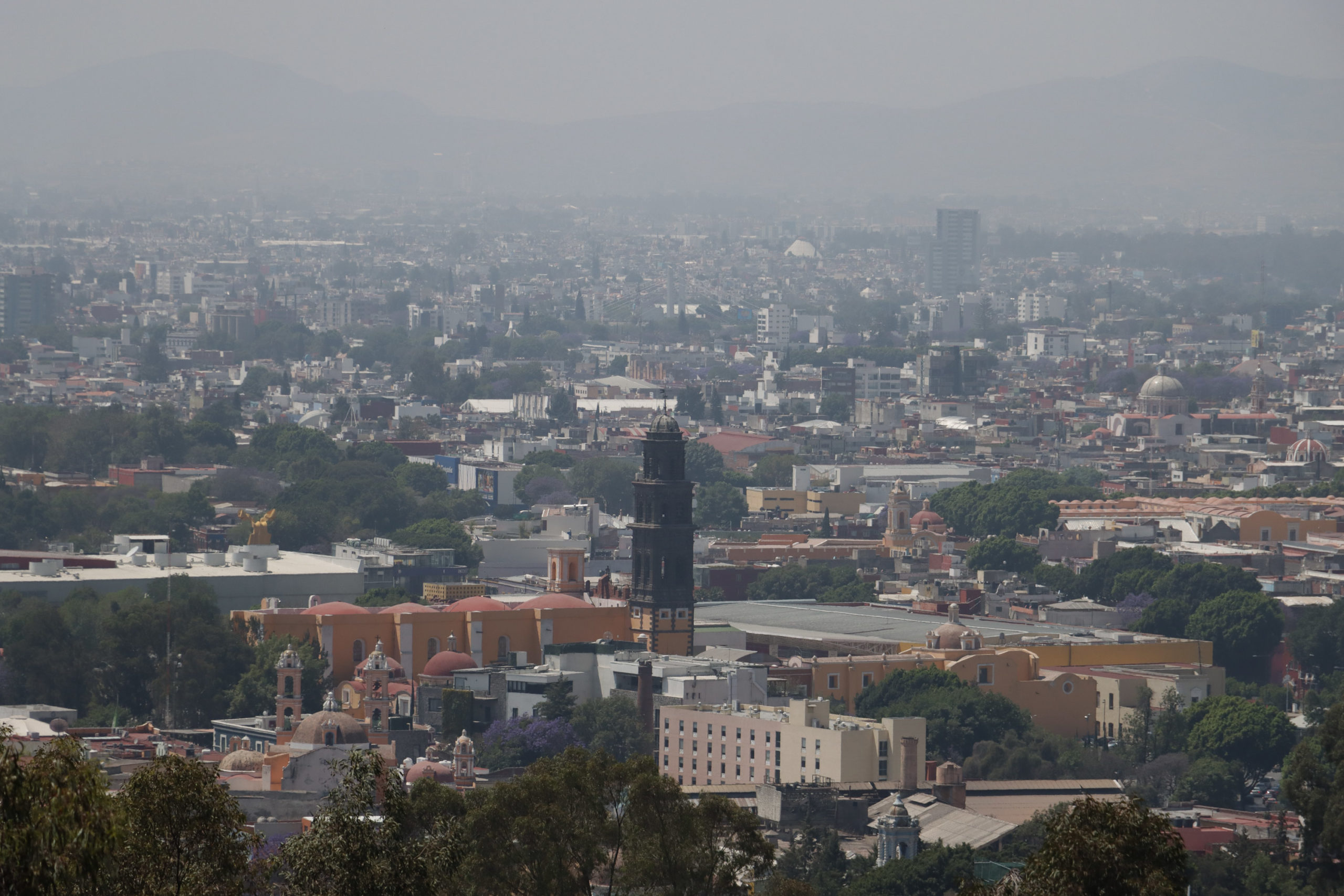 Calidad del aire en Puebla es regular pese a actividad del volcán Popocatépetl y dos incendios forestales