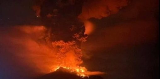 Erupción del volcán Ruang en Indonesia: desalojos y alertas