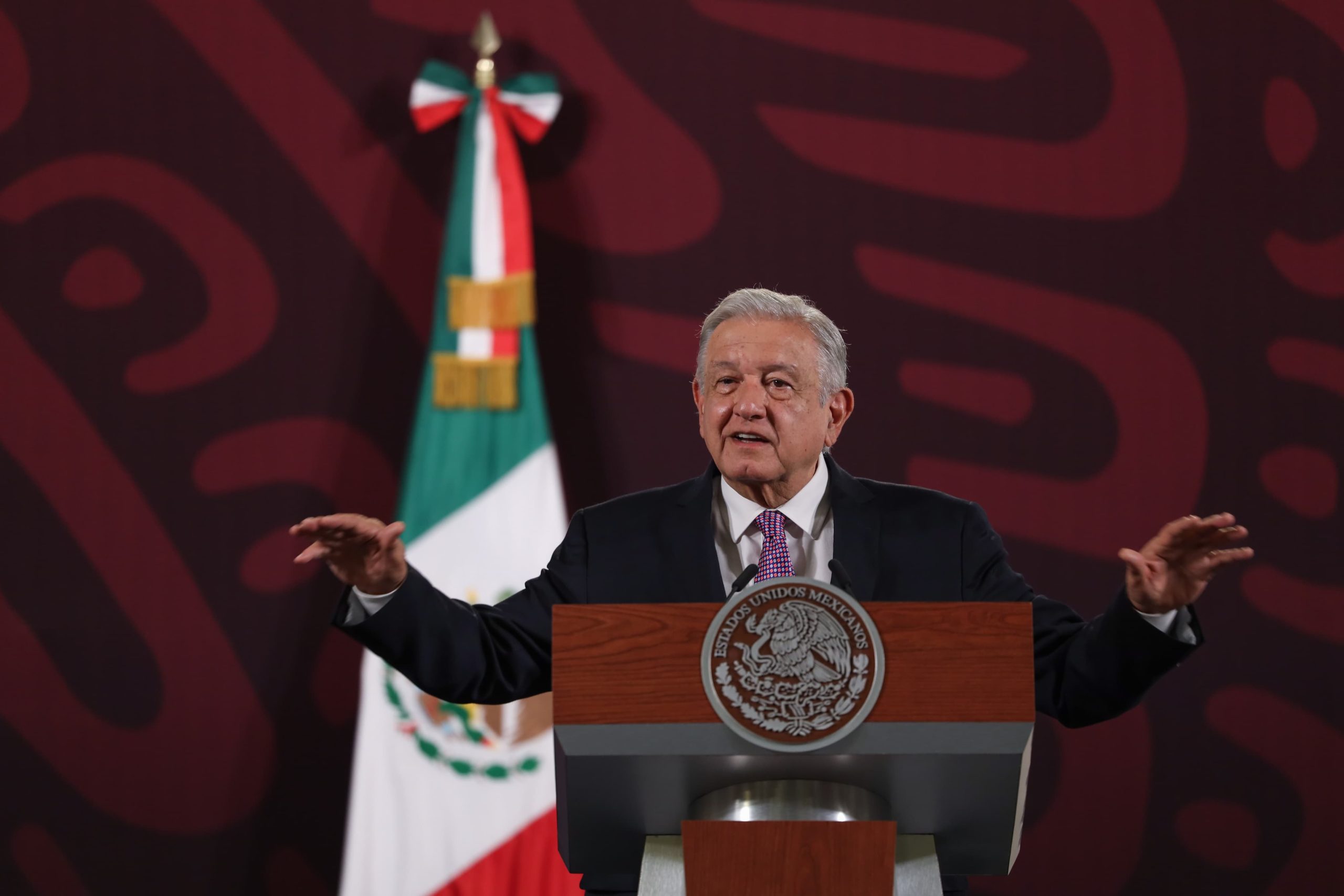 AMLO critica a Guadalupe Martínez por pasearse en Lamborghini: "Es pecado social la ostentación"