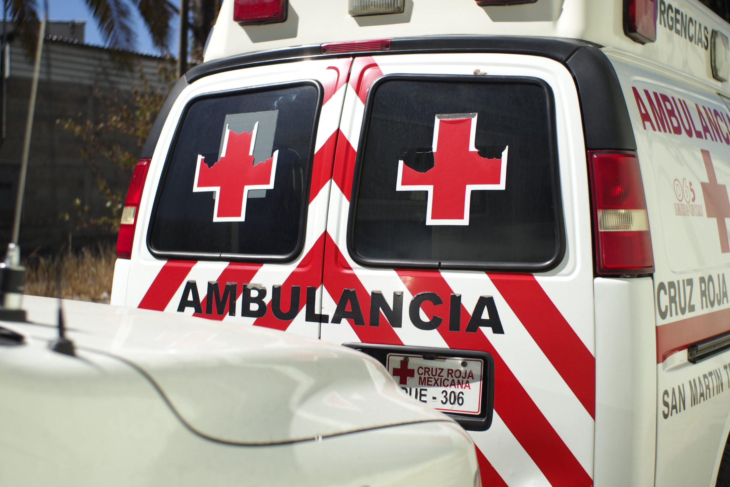 Hombre muere en una volcadura en la autopista Teziutlán - Virreyes