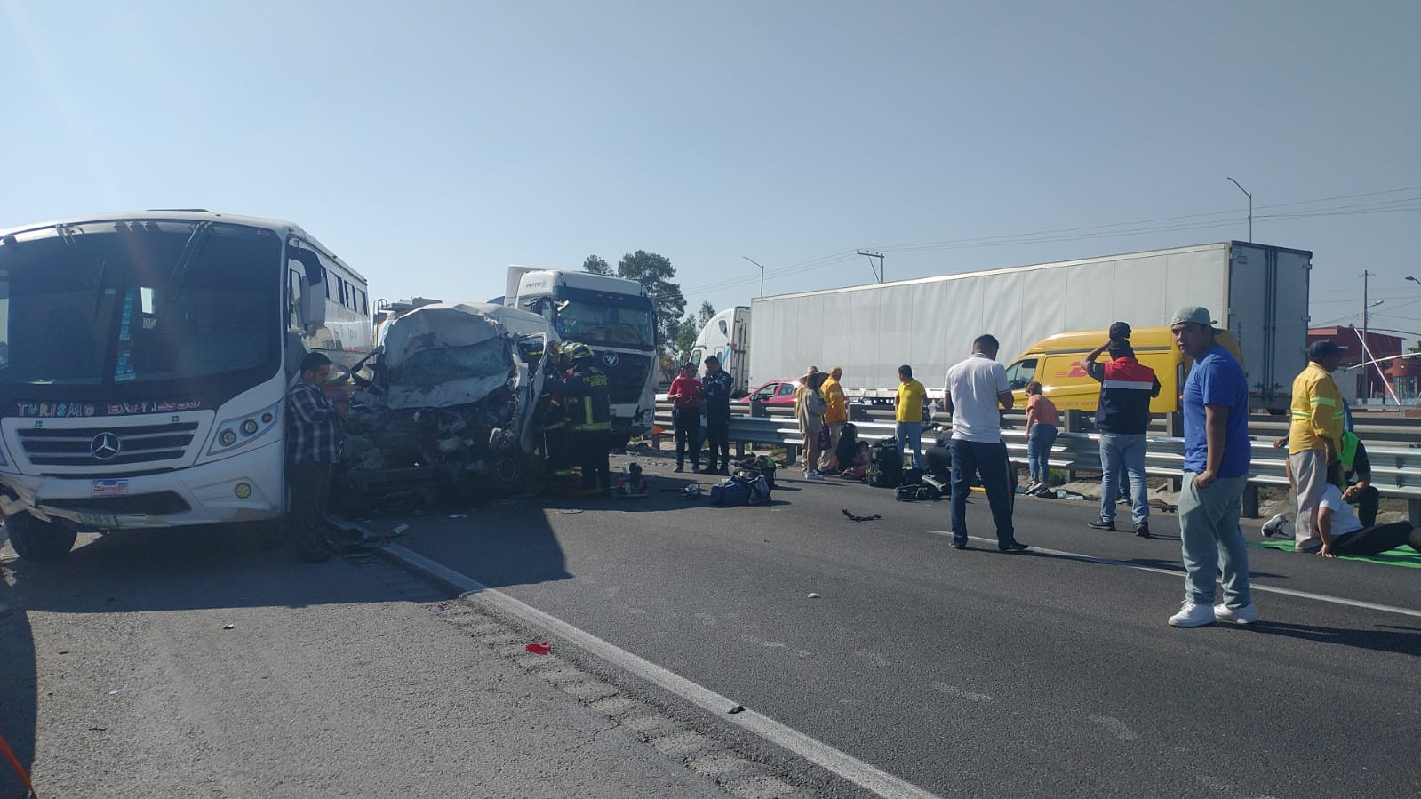 Fuerte choque en la autopista Puebla-Orizaba deja once personas lesionadas