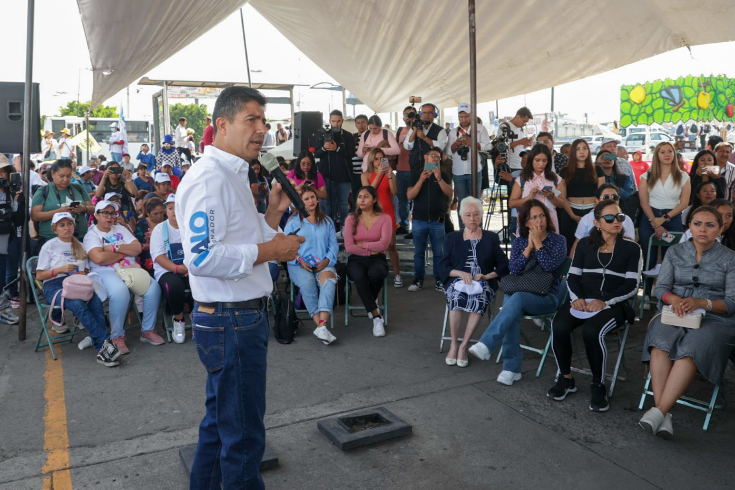 Promete Eduardo Rivera centros de atención a violencia de género y Hospital en la Mixteca