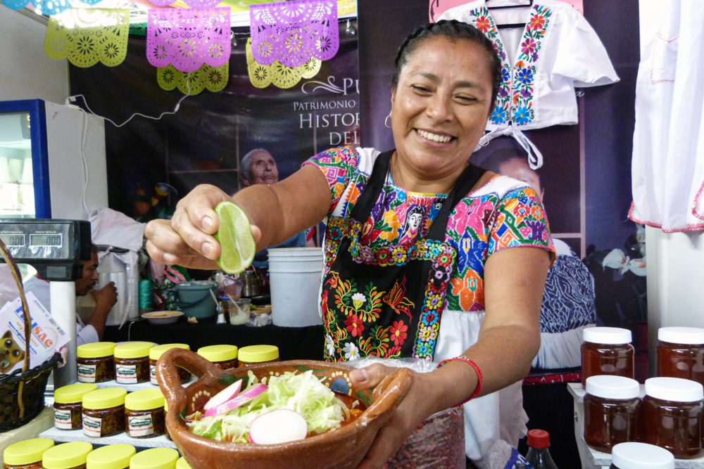 Asistentes a la Feria de Puebla podrán degustar el tradicional mole miahuateco.