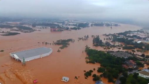 Inundaciones en Brasil dejan al menos 100 muertos y miles de personas sin hogar 