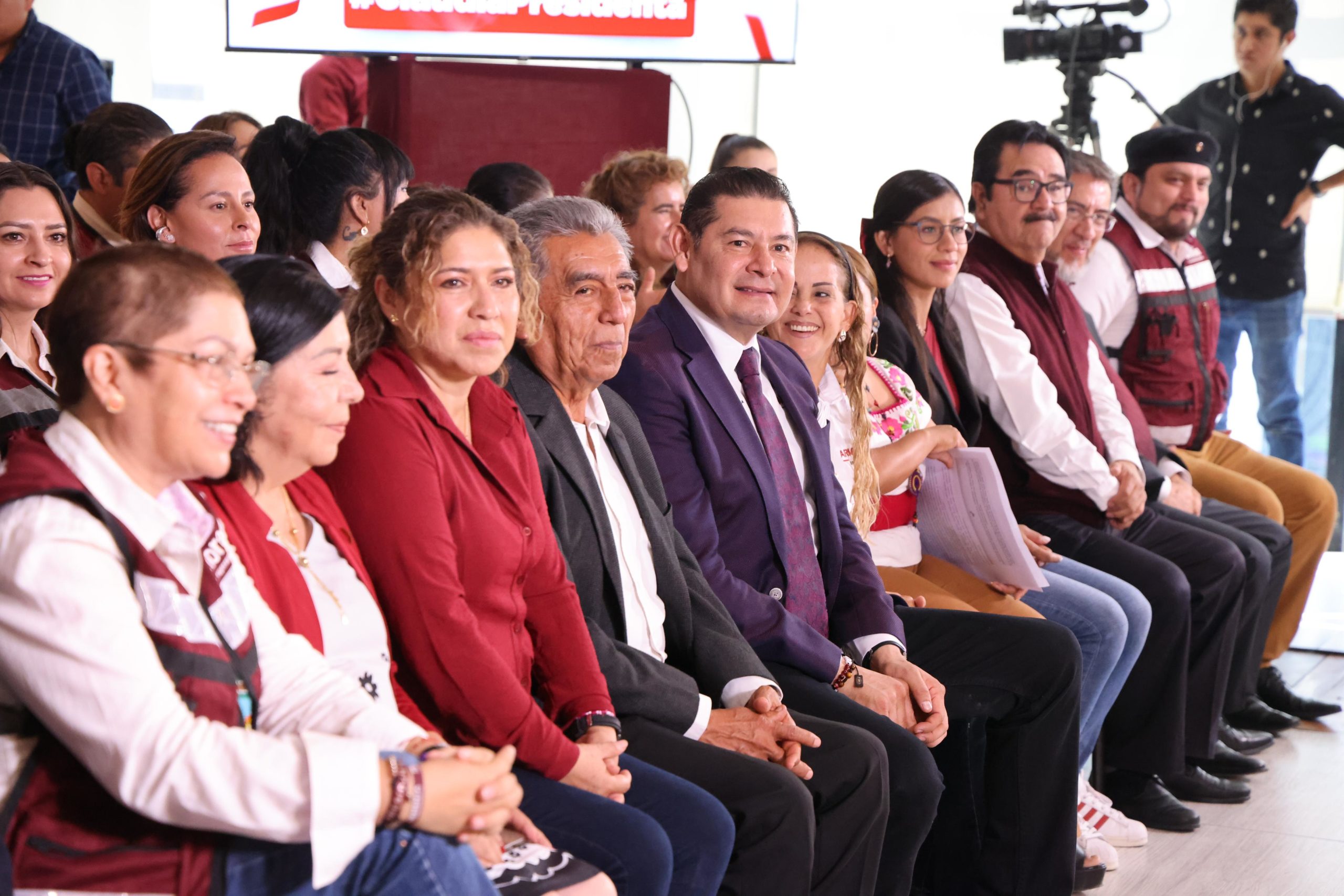 Puebla presente en el extranjero para beneficio de los poblanos: Armenta