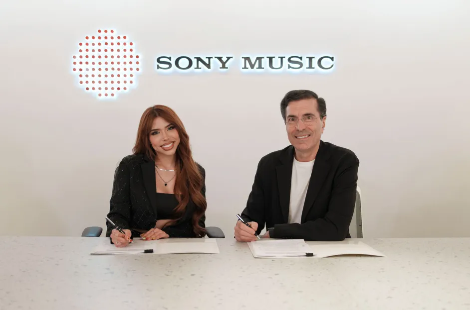 Yeri Mua firma con Sony Music México y prepara su primer álbum