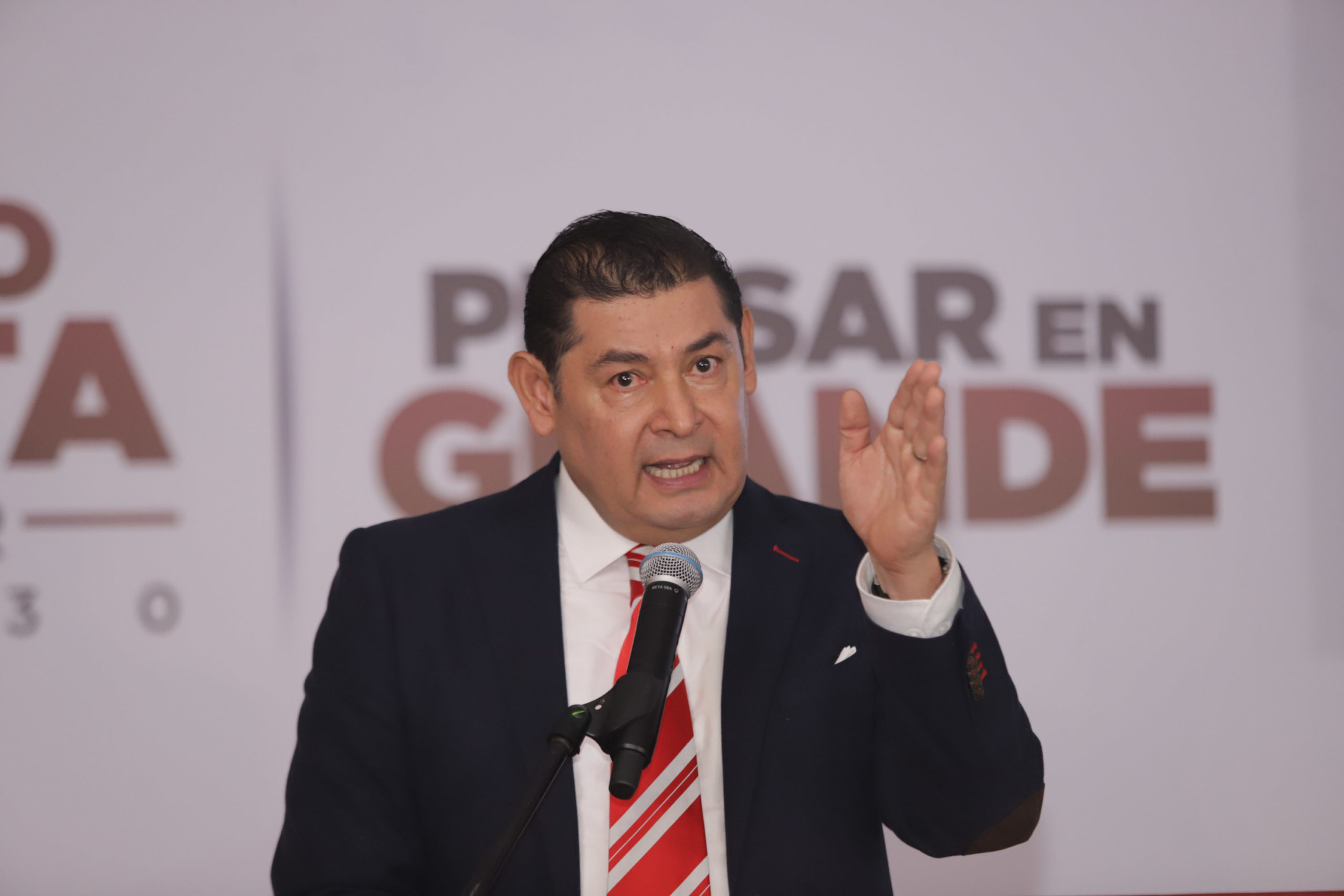 Presenta Alejandro Armenta siete comisiones para la transición