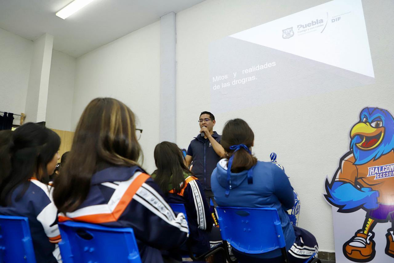 SMDIF refuerza prevención de adicciones con conferencias y actividades en escuelas