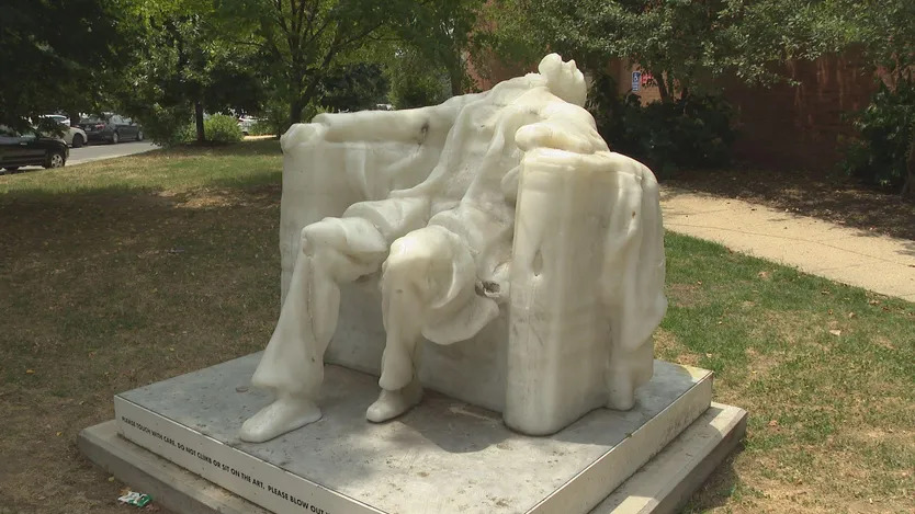 Calor extremo derrite estatua de Abraham Lincoln en Washington