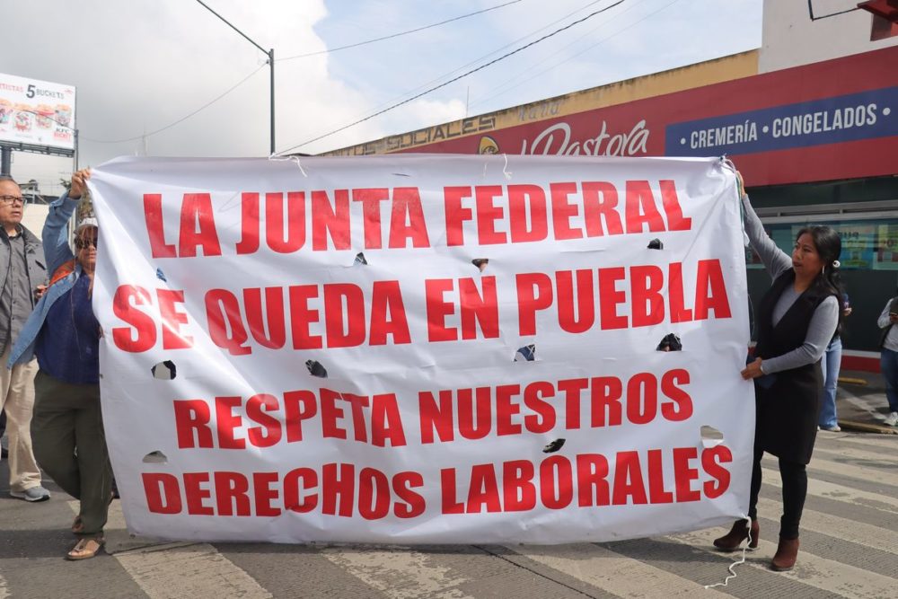 protesta-contra-cierre-de-la-jfca-pue